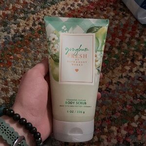 Bath and body works “gingham fresh” foaming sugar body scrub